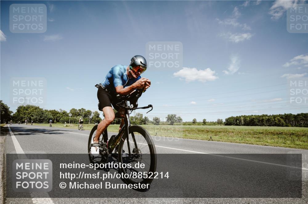 07.09.2025 - 19. Norderstedt Triathlon Michael Burmester http://msf.ph/oto/8852214 07.09.2025 14:33:07 Radfahren 880, 911 meine-sportfotos.de