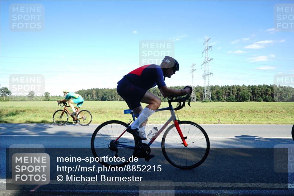 07.09.2025 - 19. Norderstedt Triathlon Michael Burmester http://msf.ph/oto/8852215 07.09.2025 15:50:24 Radfahren 371, 506, 513, 541, 868, 885, 909, 1059, 1522, 1572, 1594 meine-sportfotos.de