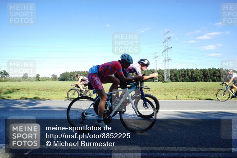 07.09.2025 - 19. Norderstedt Triathlon Michael Burmester http://msf.ph/oto/8852225 07.09.2025 15:50:29 Radfahren 868, 897, 947, 1522, 1552, 1590, 1629 meine-sportfotos.de
