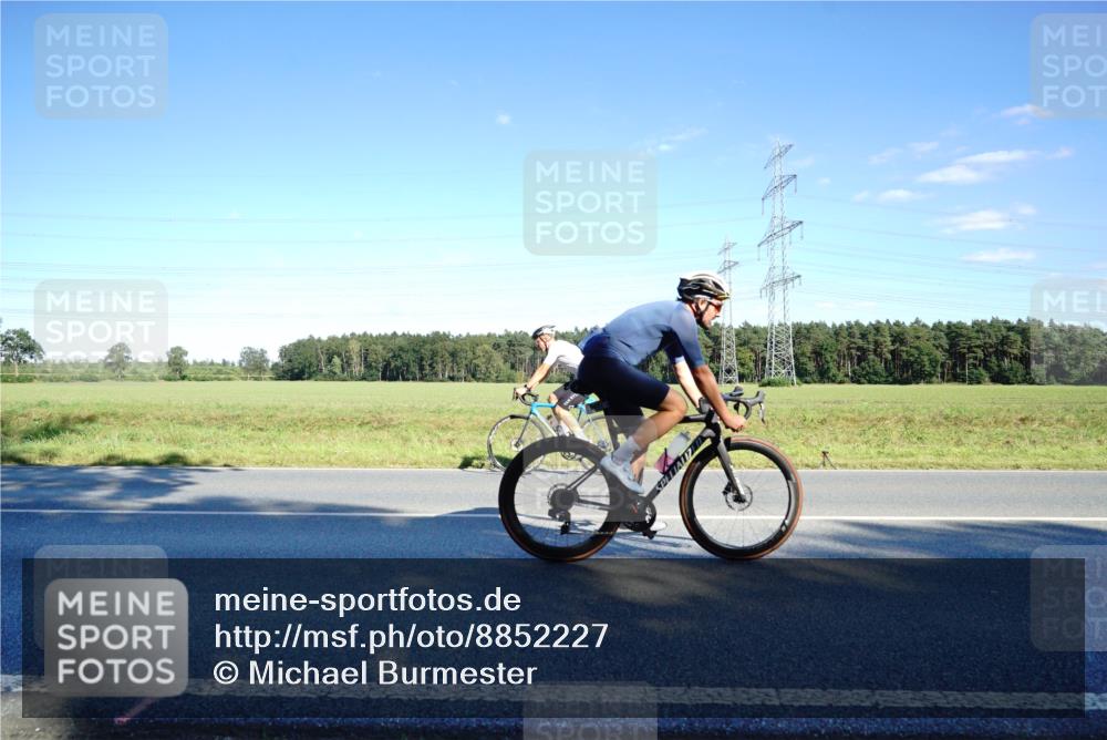 07.09.2025 - 19. Norderstedt Triathlon Michael Burmester http://msf.ph/oto/8852227 07.09.2025 15:50:29 Radfahren 868, 897, 947, 1522, 1552, 1590, 1629 meine-sportfotos.de