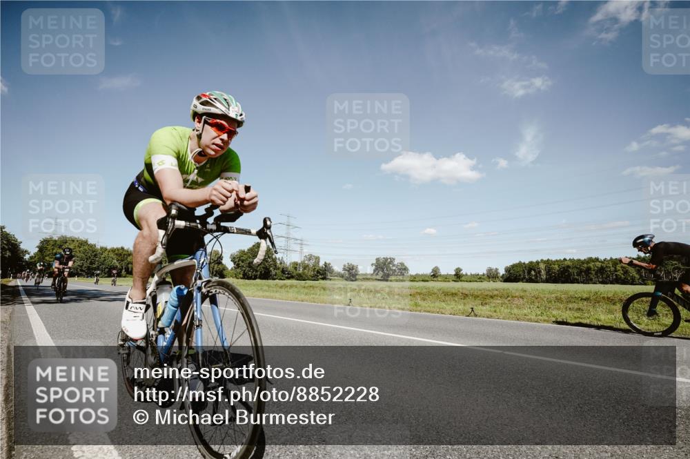 07.09.2025 - 19. Norderstedt Triathlon Michael Burmester http://msf.ph/oto/8852228 07.09.2025 14:33:19 Radfahren 442, 1004, 1502 meine-sportfotos.de