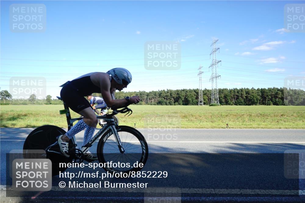 07.09.2025 - 19. Norderstedt Triathlon Michael Burmester http://msf.ph/oto/8852229 07.09.2025 15:50:31 Radfahren 897, 947, 1044, 1552, 1590, 1629 meine-sportfotos.de