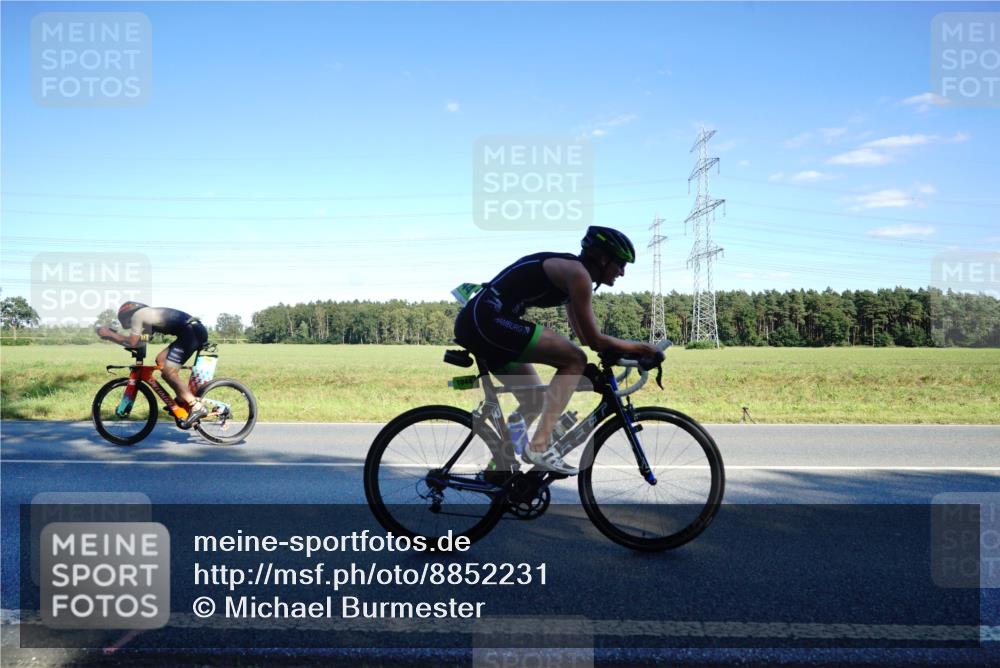 07.09.2025 - 19. Norderstedt Triathlon Michael Burmester http://msf.ph/oto/8852231 07.09.2025 15:50:32 Radfahren 897, 947, 1044, 1552, 1590 meine-sportfotos.de