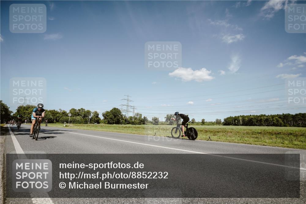 07.09.2025 - 19. Norderstedt Triathlon Michael Burmester http://msf.ph/oto/8852232 07.09.2025 14:33:20 Radfahren 442, 1004, 1502 meine-sportfotos.de