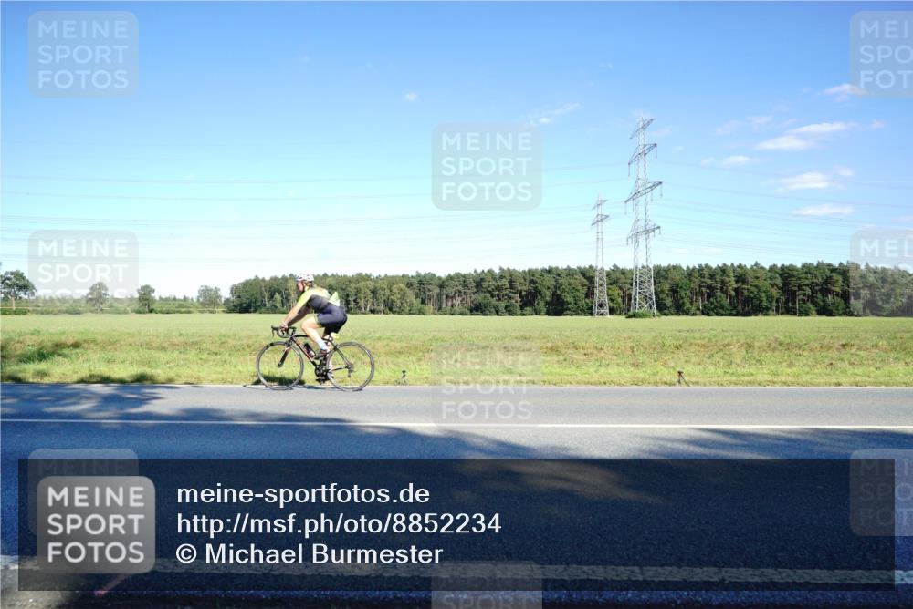 07.09.2025 - 19. Norderstedt Triathlon Michael Burmester http://msf.ph/oto/8852234 07.09.2025 15:50:35 Radfahren 913, 1044, 1089, 1590 meine-sportfotos.de