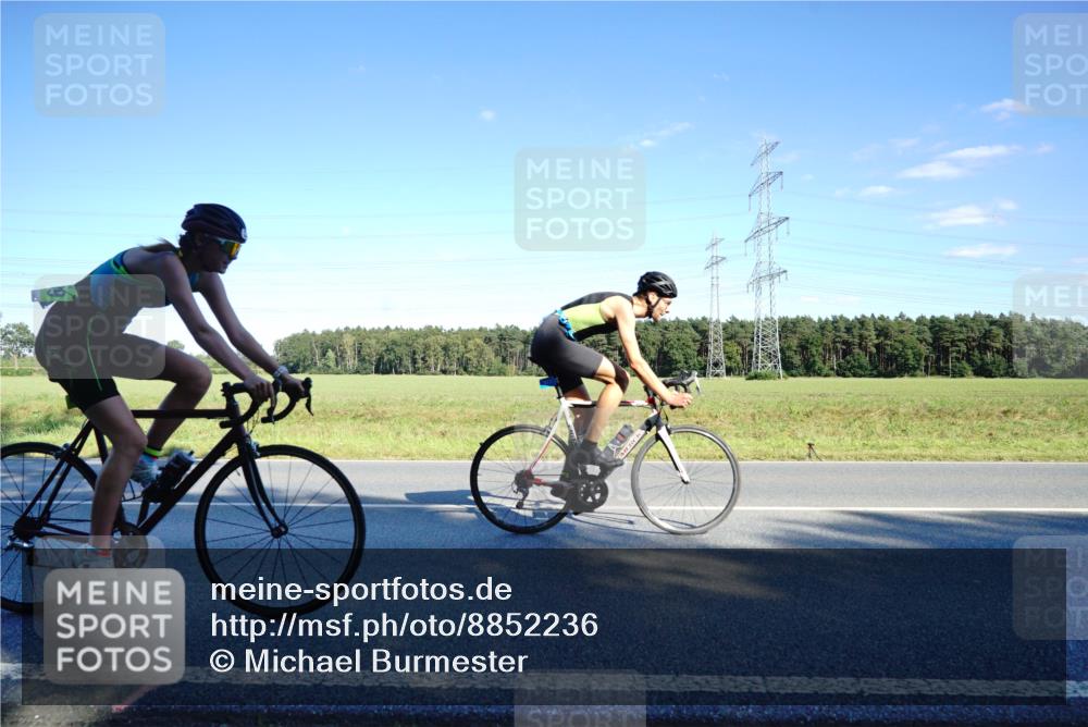 07.09.2025 - 19. Norderstedt Triathlon Michael Burmester http://msf.ph/oto/8852236 07.09.2025 15:50:37 Radfahren 913, 1089 meine-sportfotos.de