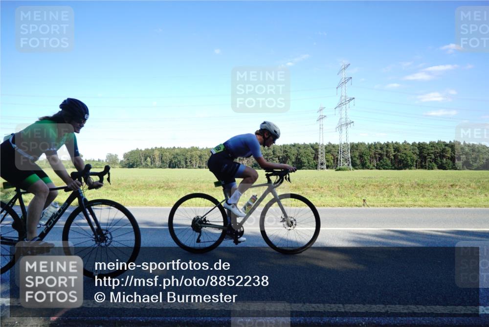 07.09.2025 - 19. Norderstedt Triathlon Michael Burmester http://msf.ph/oto/8852238 07.09.2025 15:50:42 Radfahren 466, 935, 1069 meine-sportfotos.de