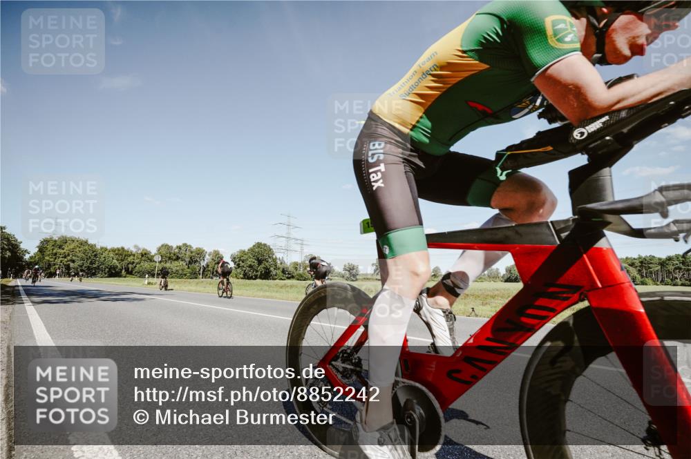 07.09.2025 - 19. Norderstedt Triathlon Michael Burmester http://msf.ph/oto/8852242 07.09.2025 14:33:21 Radfahren 438, 442, 1004, 1502 meine-sportfotos.de