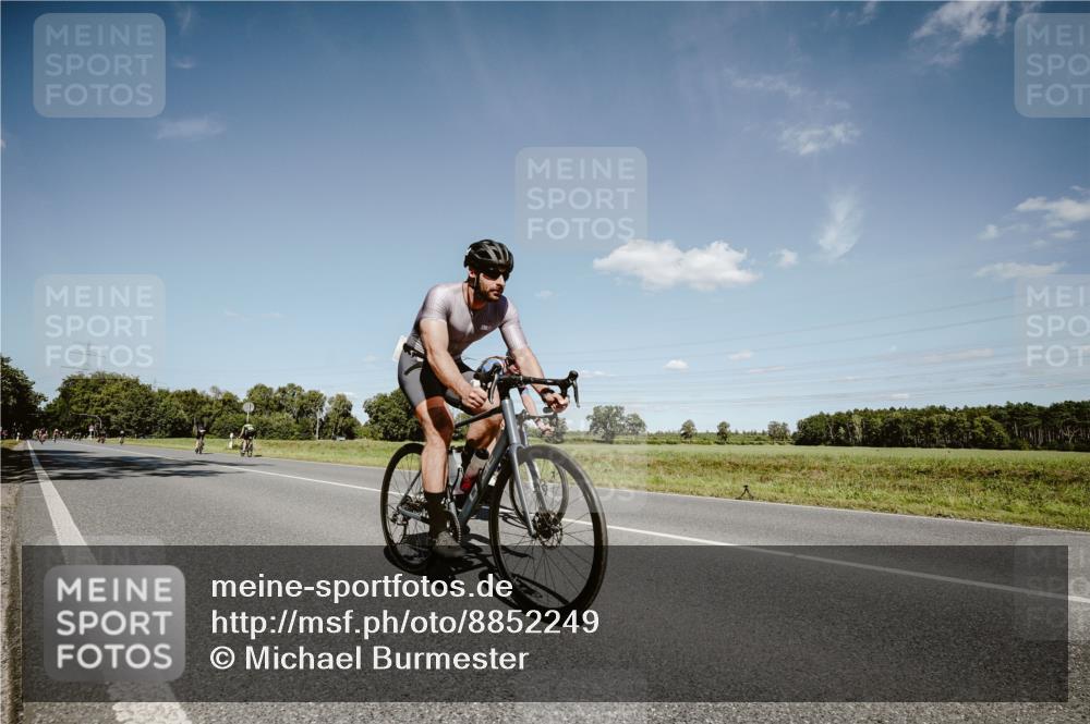 07.09.2025 - 19. Norderstedt Triathlon Michael Burmester http://msf.ph/oto/8852249 07.09.2025 14:33:27 Radfahren 438, 480, 872 meine-sportfotos.de