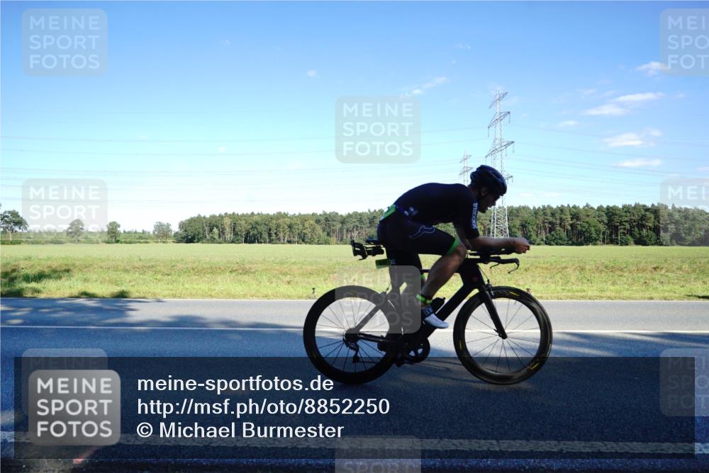 07.09.2025 - 19. Norderstedt Triathlon Michael Burmester http://msf.ph/oto/8852250 07.09.2025 15:50:47 Radfahren 416, 503, 539, 935 meine-sportfotos.de