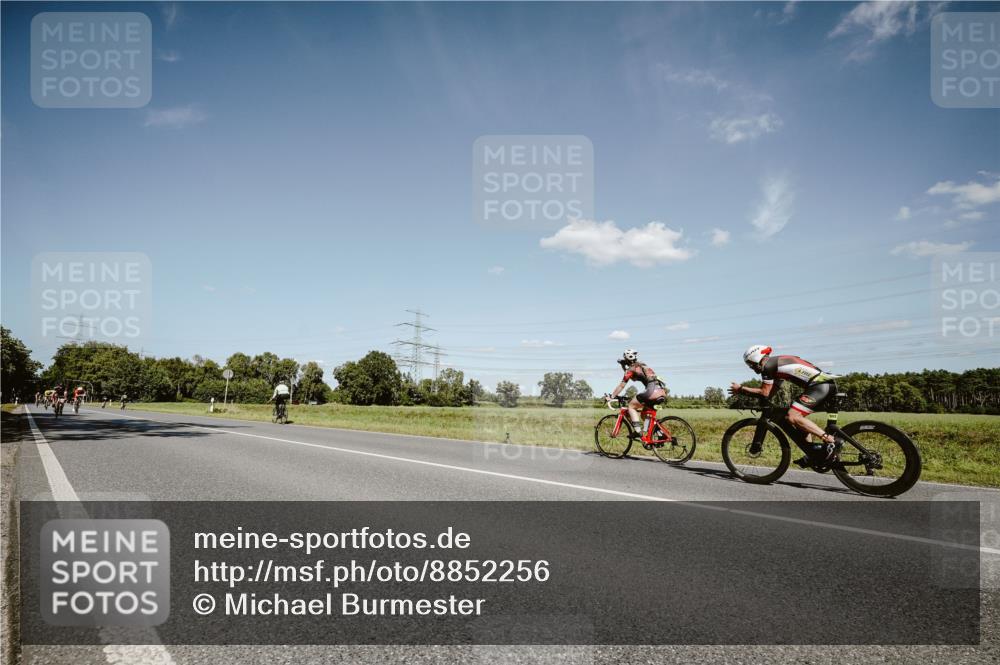 07.09.2025 - 19. Norderstedt Triathlon Michael Burmester http://msf.ph/oto/8852256 07.09.2025 14:33:32 Radfahren 446, 975 meine-sportfotos.de