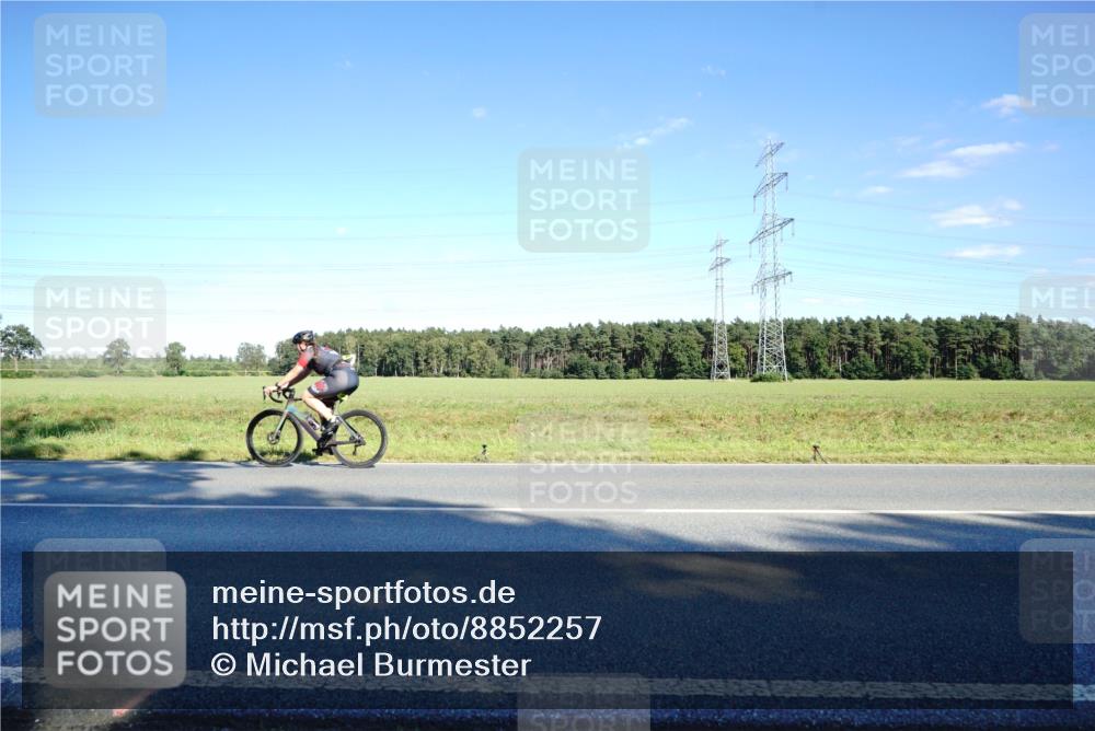 07.09.2025 - 19. Norderstedt Triathlon Michael Burmester http://msf.ph/oto/8852257 07.09.2025 15:50:50 Radfahren 416, 437, 539, 1600 meine-sportfotos.de
