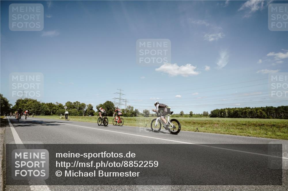 07.09.2025 - 19. Norderstedt Triathlon Michael Burmester http://msf.ph/oto/8852259 07.09.2025 14:33:32 Radfahren 446, 975 meine-sportfotos.de