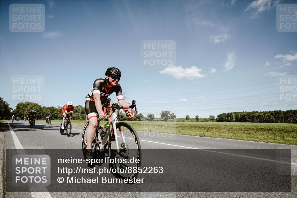 07.09.2025 - 19. Norderstedt Triathlon Michael Burmester http://msf.ph/oto/8852263 07.09.2025 14:33:35 Radfahren 440, 446, 975, 1028, 1498 meine-sportfotos.de