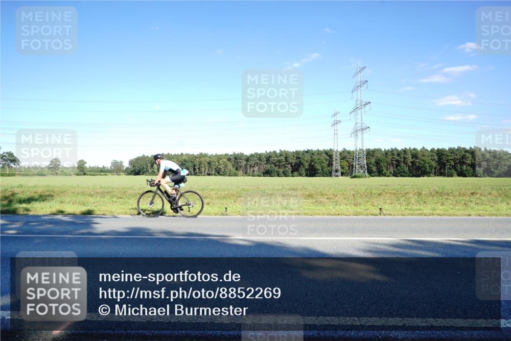 07.09.2025 - 19. Norderstedt Triathlon Michael Burmester http://msf.ph/oto/8852269 07.09.2025 15:50:59 Radfahren 527, 1043, 1442 meine-sportfotos.de
