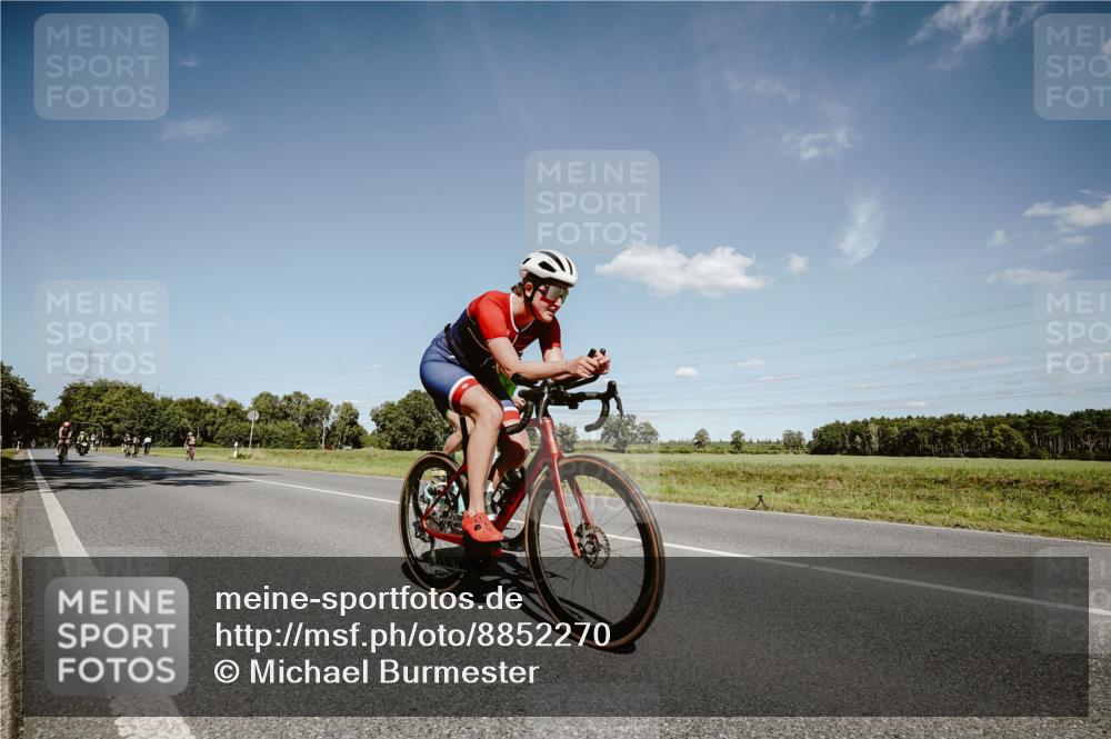 07.09.2025 - 19. Norderstedt Triathlon Michael Burmester http://msf.ph/oto/8852270 07.09.2025 14:33:36 Radfahren 440, 446, 975, 1028, 1498 meine-sportfotos.de
