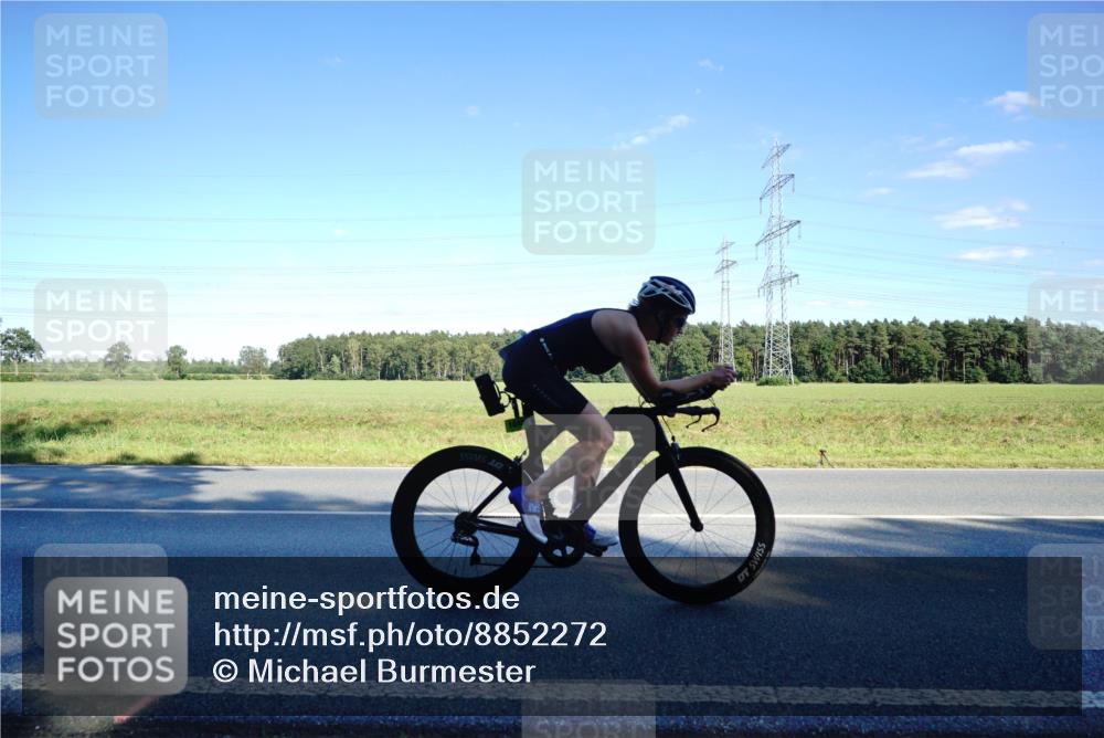 07.09.2025 - 19. Norderstedt Triathlon Michael Burmester http://msf.ph/oto/8852272 07.09.2025 15:51:00 Radfahren 527, 1043, 1442 meine-sportfotos.de