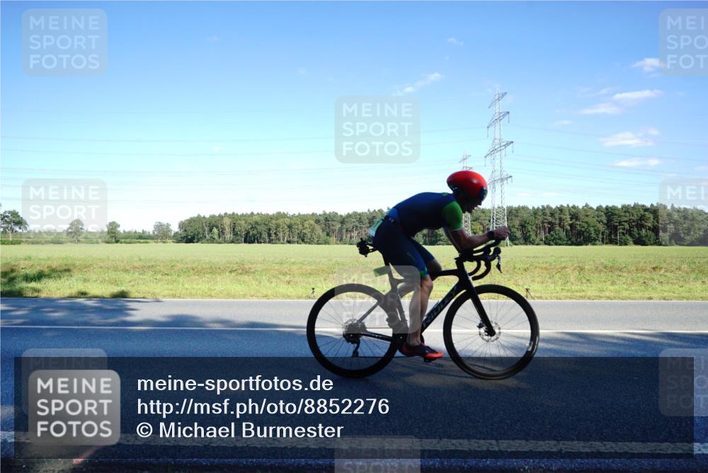 07.09.2025 - 19. Norderstedt Triathlon Michael Burmester http://msf.ph/oto/8852276 07.09.2025 15:51:02 Radfahren 527, 1043, 1442 meine-sportfotos.de