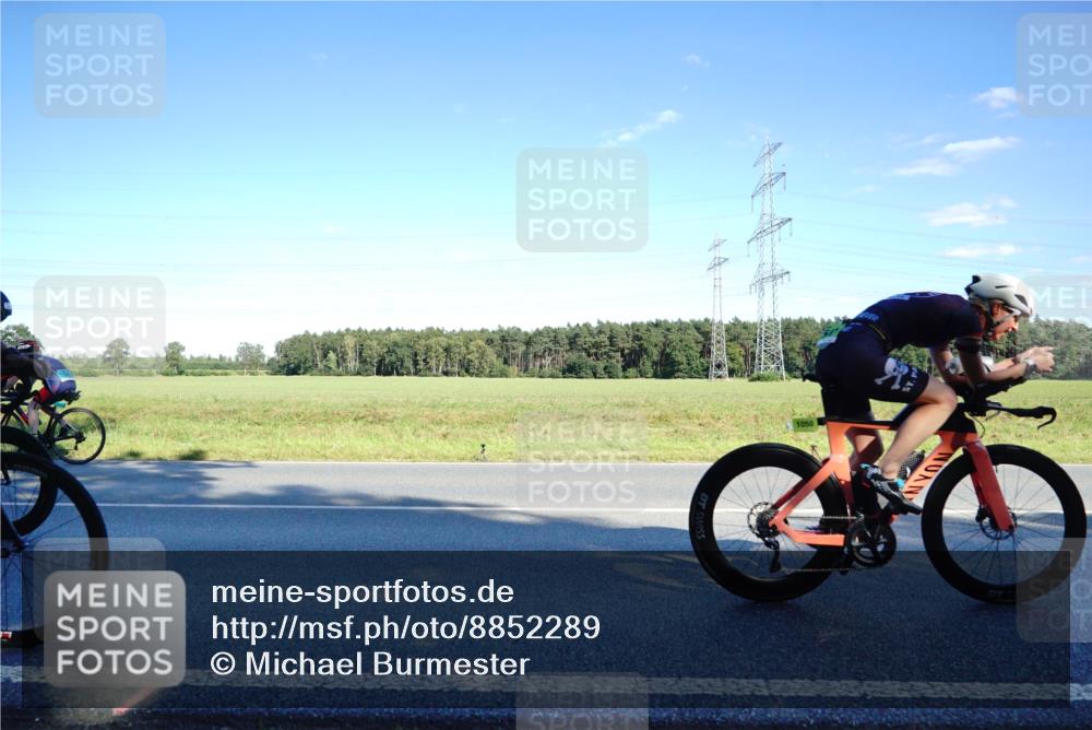 07.09.2025 - 19. Norderstedt Triathlon Michael Burmester http://msf.ph/oto/8852289 07.09.2025 15:51:07 Radfahren 409, 528, 1050, 1624 meine-sportfotos.de