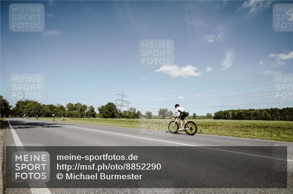 07.09.2025 - 19. Norderstedt Triathlon Michael Burmester http://msf.ph/oto/8852290 07.09.2025 14:33:43 Radfahren  meine-sportfotos.de