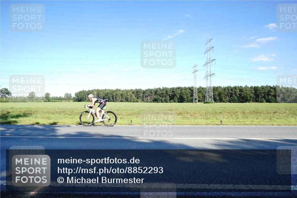 07.09.2025 - 19. Norderstedt Triathlon Michael Burmester http://msf.ph/oto/8852293 07.09.2025 15:51:10 Radfahren 409, 1050, 1624 meine-sportfotos.de
