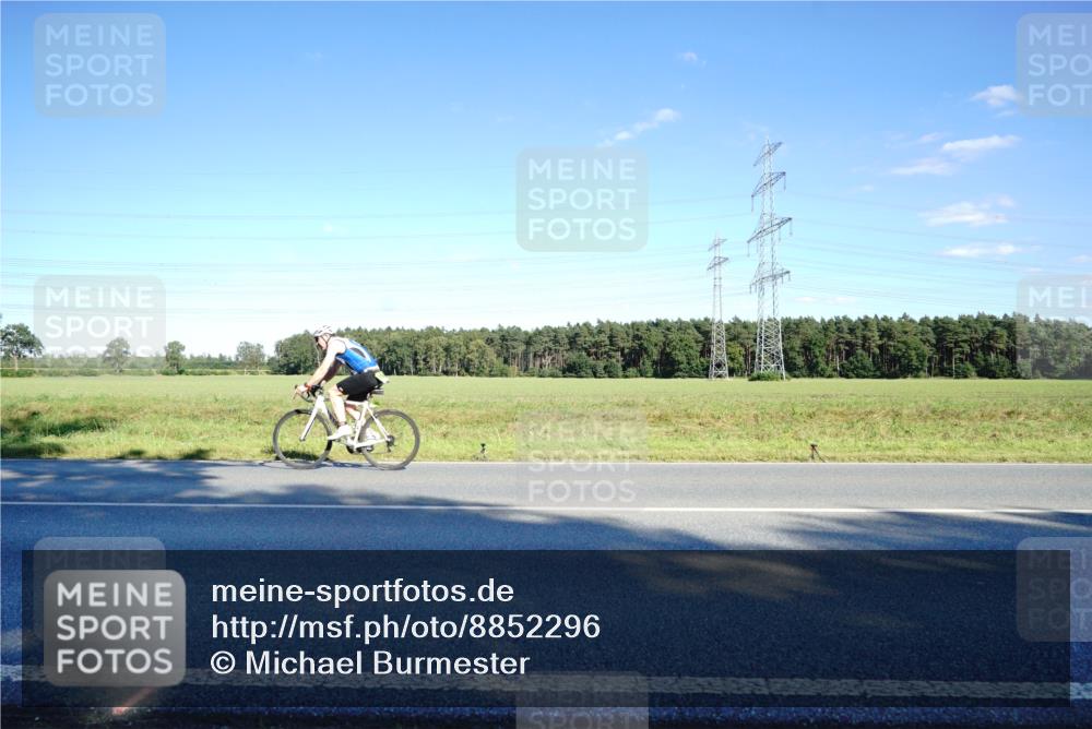 07.09.2025 - 19. Norderstedt Triathlon Michael Burmester http://msf.ph/oto/8852296 07.09.2025 15:51:11 Radfahren 409, 1050, 1604, 1624 meine-sportfotos.de