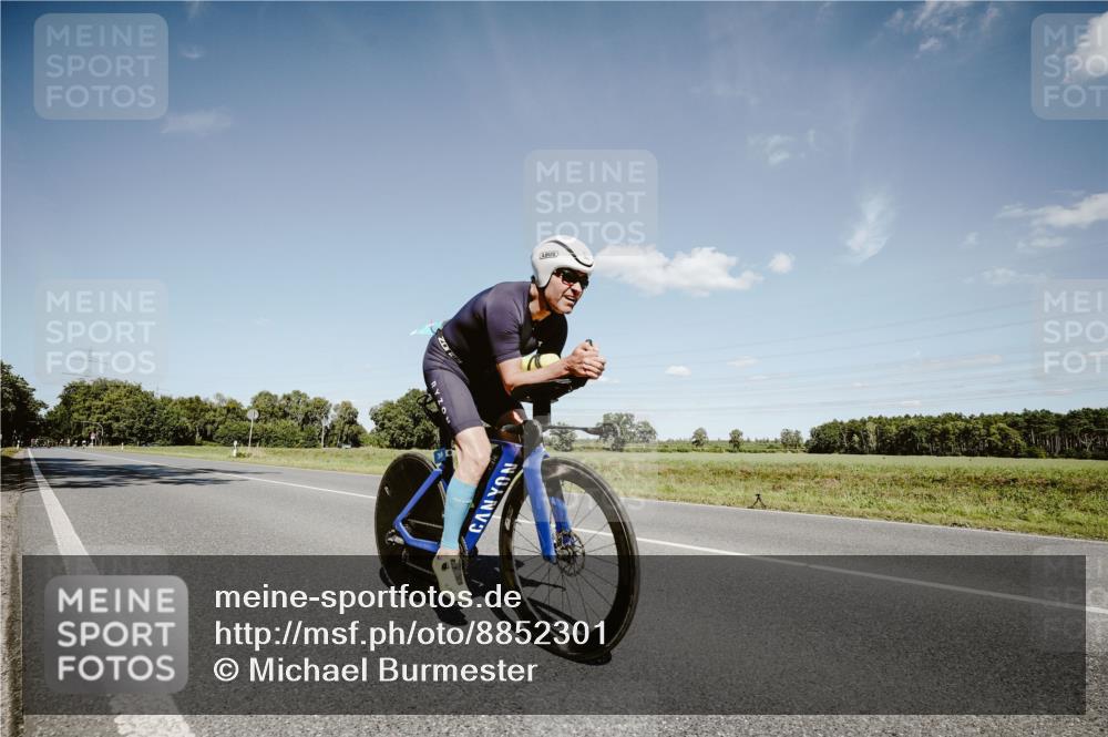 07.09.2025 - 19. Norderstedt Triathlon Michael Burmester http://msf.ph/oto/8852301 07.09.2025 14:33:55 Radfahren 369, 455, 1505 meine-sportfotos.de