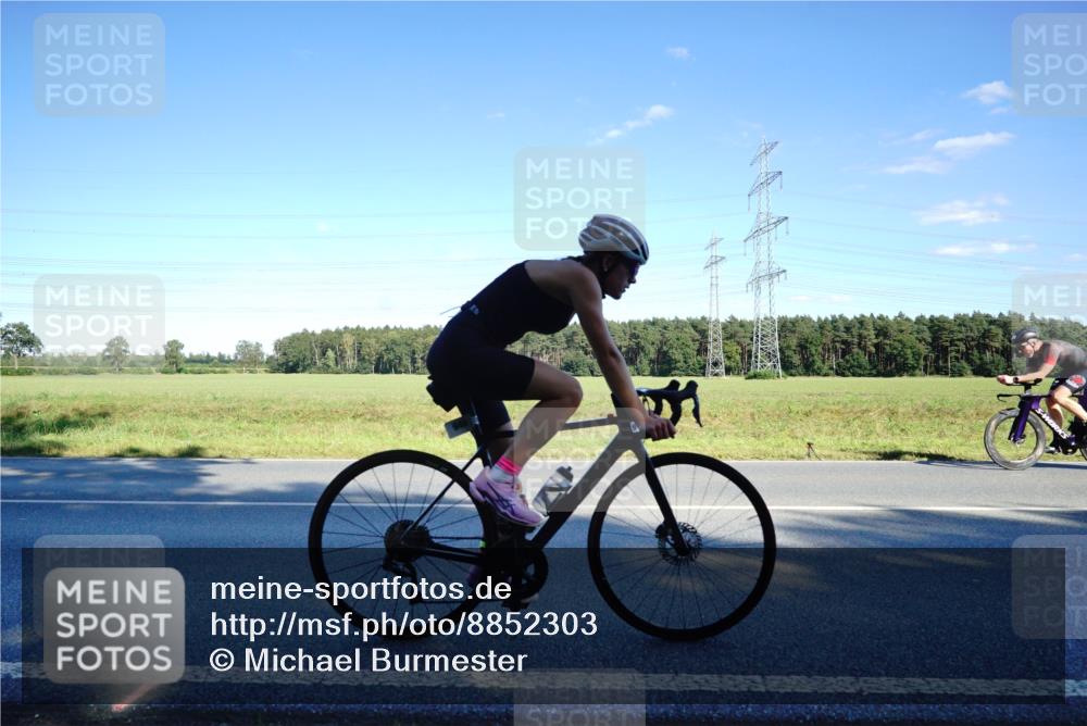 07.09.2025 - 19. Norderstedt Triathlon Michael Burmester http://msf.ph/oto/8852303 07.09.2025 15:51:19 Radfahren 940, 1076, 1606 meine-sportfotos.de