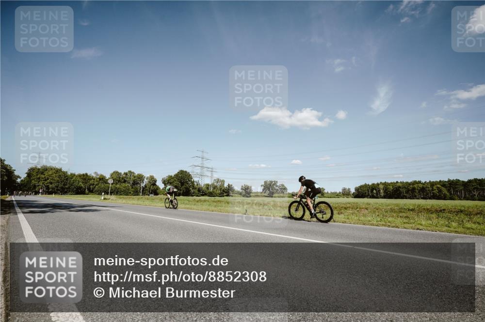 07.09.2025 - 19. Norderstedt Triathlon Michael Burmester http://msf.ph/oto/8852308 07.09.2025 14:33:57 Radfahren 369 meine-sportfotos.de