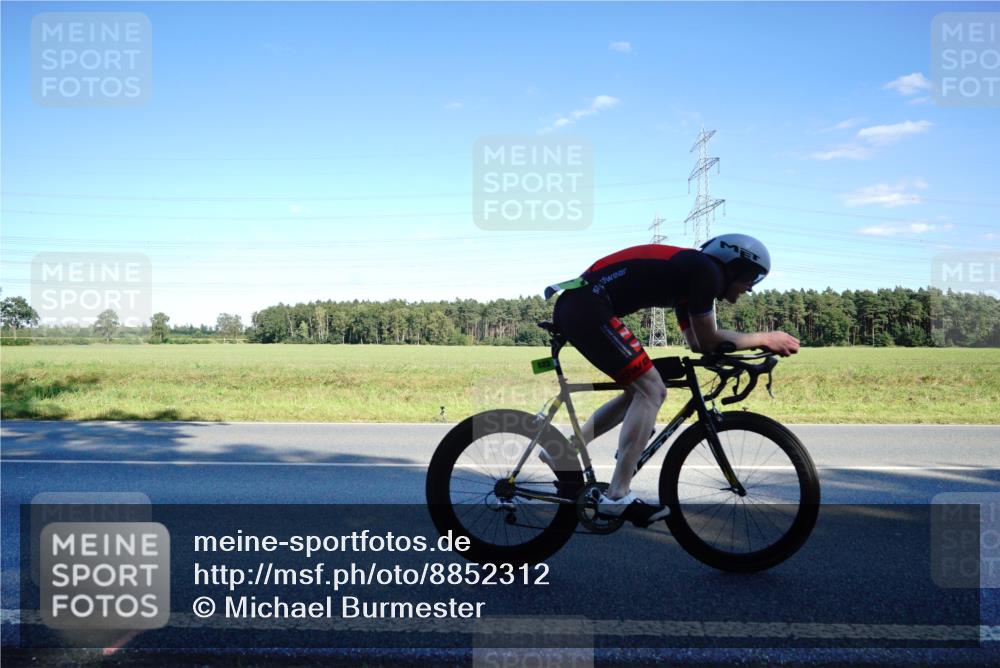 07.09.2025 - 19. Norderstedt Triathlon Michael Burmester http://msf.ph/oto/8852312 07.09.2025 15:51:22 Radfahren 523, 940, 1606 meine-sportfotos.de