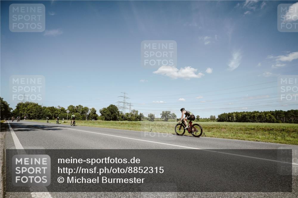 07.09.2025 - 19. Norderstedt Triathlon Michael Burmester http://msf.ph/oto/8852315 07.09.2025 14:34:01 Radfahren  meine-sportfotos.de