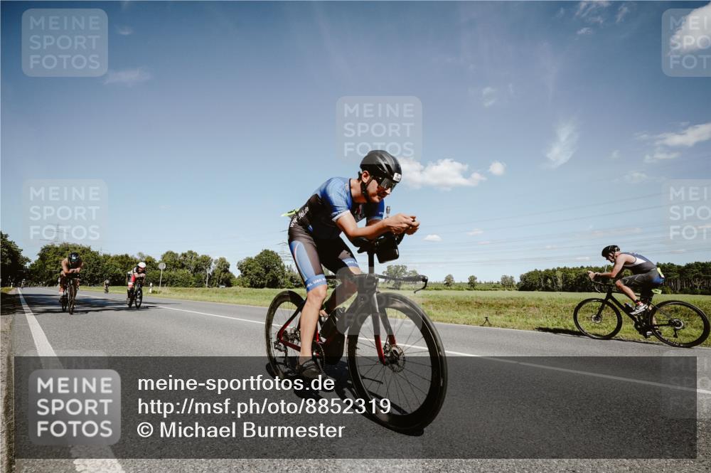 07.09.2025 - 19. Norderstedt Triathlon Michael Burmester http://msf.ph/oto/8852319 07.09.2025 14:34:05 Radfahren 962, 985, 997, 1039 meine-sportfotos.de