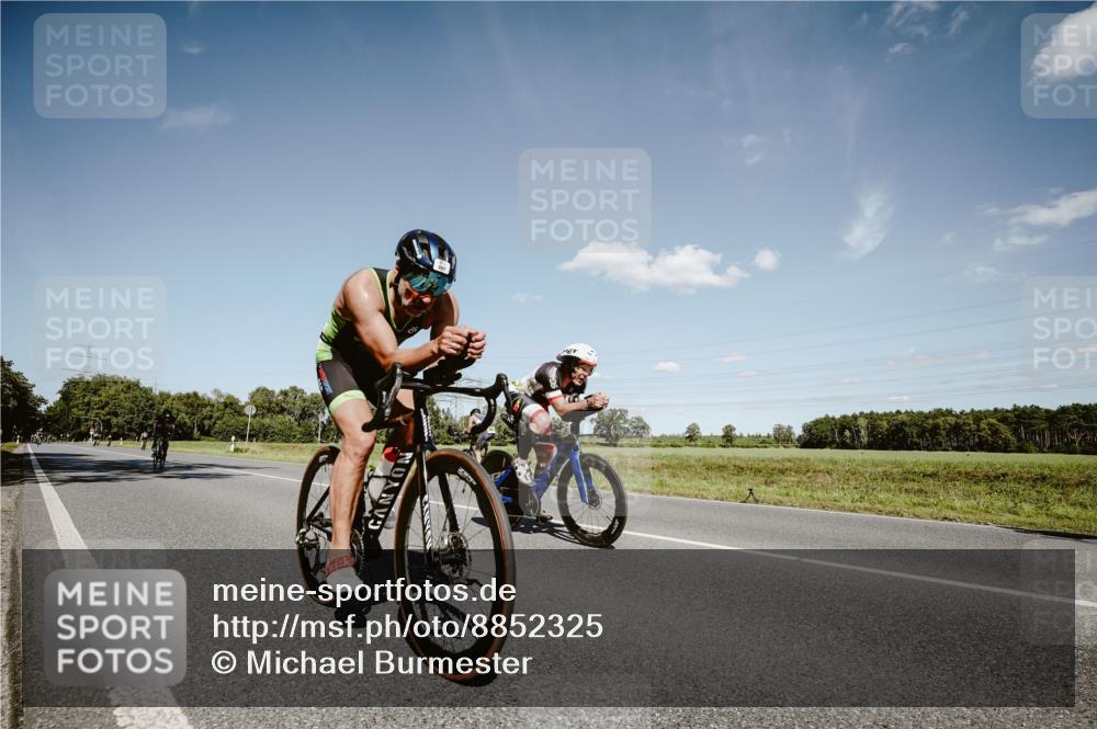 07.09.2025 - 19. Norderstedt Triathlon Michael Burmester http://msf.ph/oto/8852325 07.09.2025 14:34:06 Radfahren 962, 985, 997, 1039 meine-sportfotos.de
