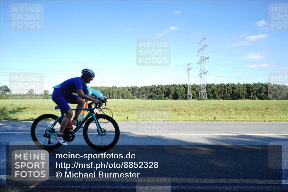 07.09.2025 - 19. Norderstedt Triathlon Michael Burmester http://msf.ph/oto/8852328 07.09.2025 15:51:30 Radfahren 540, 1067, 1418, 1454 meine-sportfotos.de