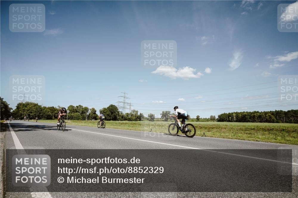 07.09.2025 - 19. Norderstedt Triathlon Michael Burmester http://msf.ph/oto/8852329 07.09.2025 14:34:07 Radfahren 962, 985, 997, 1039 meine-sportfotos.de