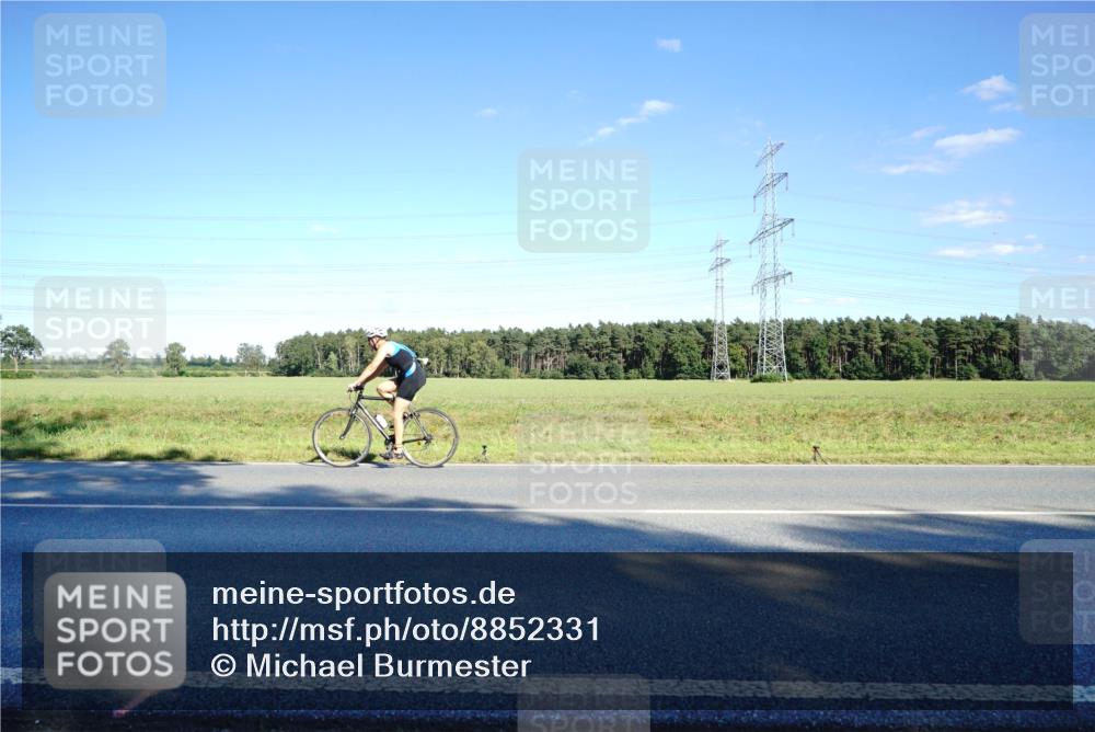 07.09.2025 - 19. Norderstedt Triathlon Michael Burmester http://msf.ph/oto/8852331 07.09.2025 15:51:34 Radfahren 926, 1454 meine-sportfotos.de