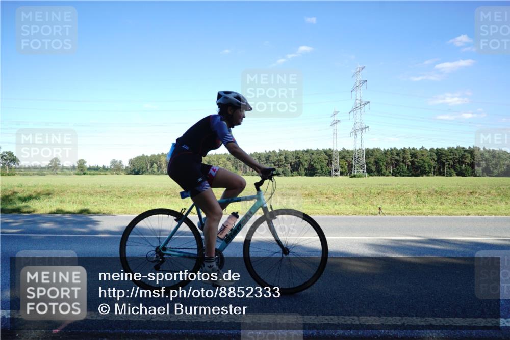 07.09.2025 - 19. Norderstedt Triathlon Michael Burmester http://msf.ph/oto/8852333 07.09.2025 15:51:36 Radfahren 926 meine-sportfotos.de