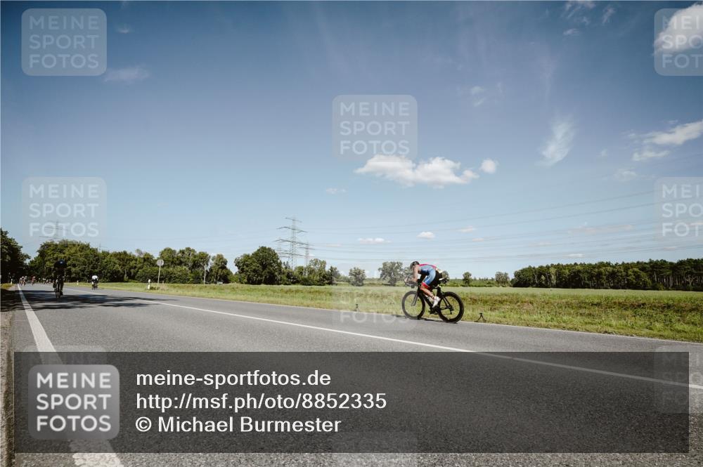 07.09.2025 - 19. Norderstedt Triathlon Michael Burmester http://msf.ph/oto/8852335 07.09.2025 14:34:11 Radfahren 1511 meine-sportfotos.de