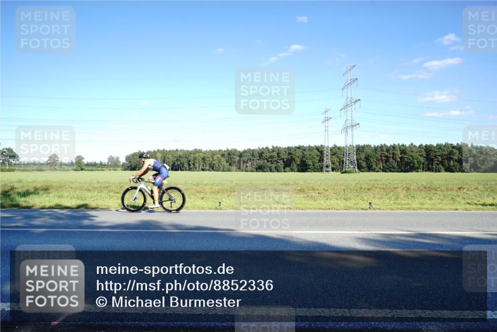 07.09.2025 - 19. Norderstedt Triathlon Michael Burmester http://msf.ph/oto/8852336 07.09.2025 15:51:38 Radfahren 390, 926, 1058, 1088, 1090, 1446, 1530 meine-sportfotos.de