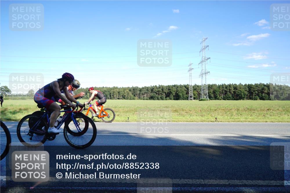 07.09.2025 - 19. Norderstedt Triathlon Michael Burmester http://msf.ph/oto/8852338 07.09.2025 15:51:39 Radfahren 390, 538, 926, 1058, 1060, 1088, 1090, 1446, 1530, 1565 meine-sportfotos.de