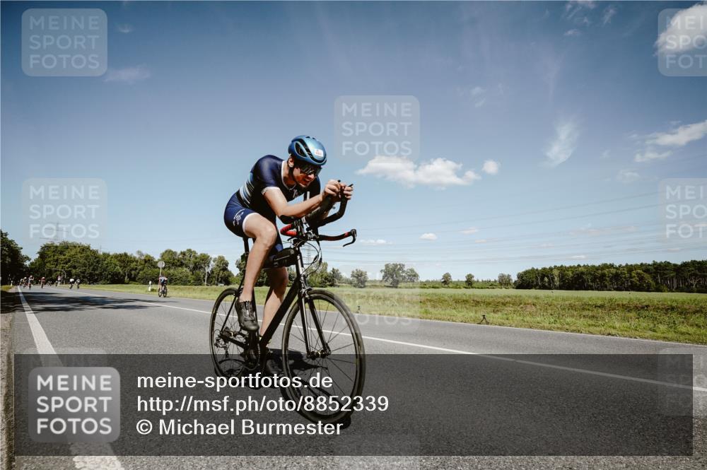 07.09.2025 - 19. Norderstedt Triathlon Michael Burmester http://msf.ph/oto/8852339 07.09.2025 14:34:13 Radfahren 1511 meine-sportfotos.de