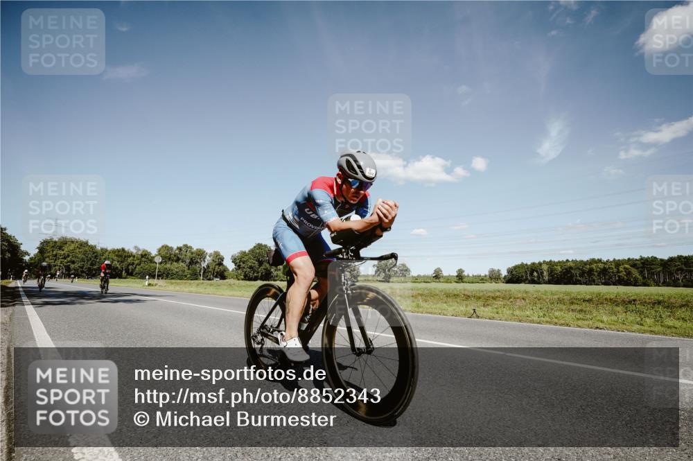 07.09.2025 - 19. Norderstedt Triathlon Michael Burmester http://msf.ph/oto/8852343 07.09.2025 14:34:17 Radfahren 366, 1018, 1439 meine-sportfotos.de