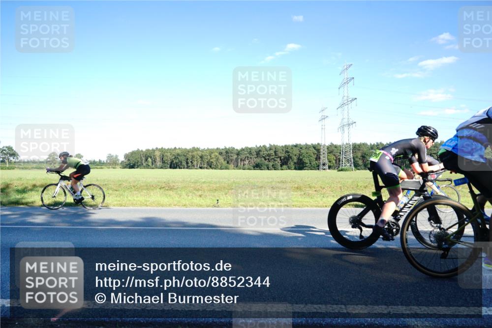 07.09.2025 - 19. Norderstedt Triathlon Michael Burmester http://msf.ph/oto/8852344 07.09.2025 15:51:41 Radfahren 390, 538, 550, 1058, 1060, 1088, 1090, 1446, 1530, 1565, 1595 meine-sportfotos.de