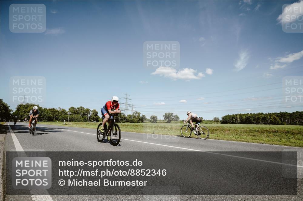 07.09.2025 - 19. Norderstedt Triathlon Michael Burmester http://msf.ph/oto/8852346 07.09.2025 14:34:18 Radfahren 366, 1018, 1439, 1504 meine-sportfotos.de