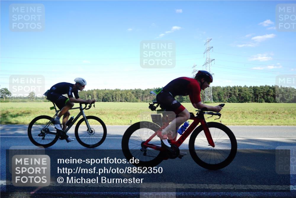 07.09.2025 - 19. Norderstedt Triathlon Michael Burmester http://msf.ph/oto/8852350 07.09.2025 15:51:42 Radfahren 390, 538, 550, 1058, 1060, 1088, 1090, 1446, 1530, 1565, 1595 meine-sportfotos.de