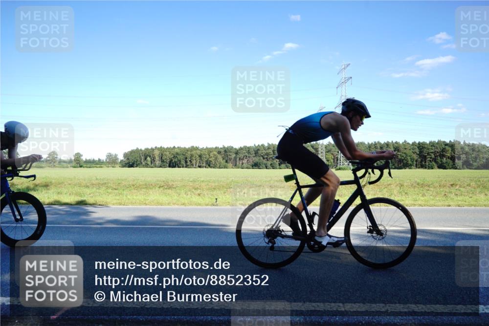 07.09.2025 - 19. Norderstedt Triathlon Michael Burmester http://msf.ph/oto/8852352 07.09.2025 15:51:43 Radfahren 390, 538, 550, 1058, 1060, 1088, 1090, 1446, 1530, 1565, 1595 meine-sportfotos.de