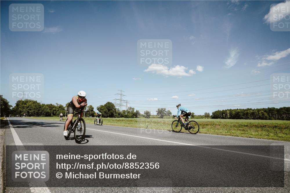 07.09.2025 - 19. Norderstedt Triathlon Michael Burmester http://msf.ph/oto/8852356 07.09.2025 14:34:21 Radfahren 366, 1439, 1504 meine-sportfotos.de