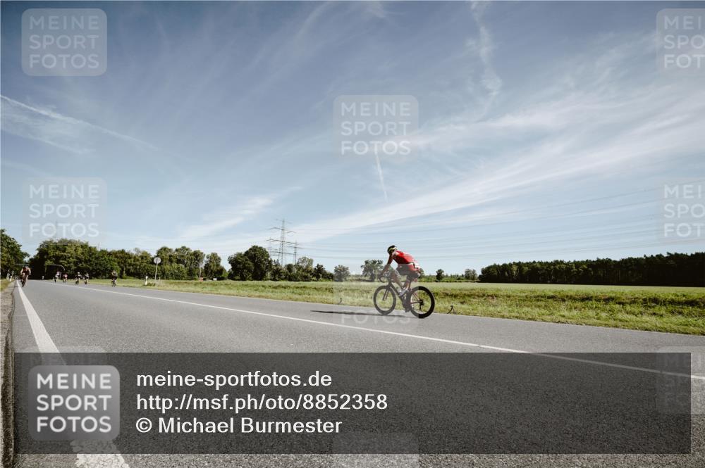 07.09.2025 - 19. Norderstedt Triathlon Michael Burmester http://msf.ph/oto/8852358 07.09.2025 11:33:56 Radfahren 1305, 1377 meine-sportfotos.de