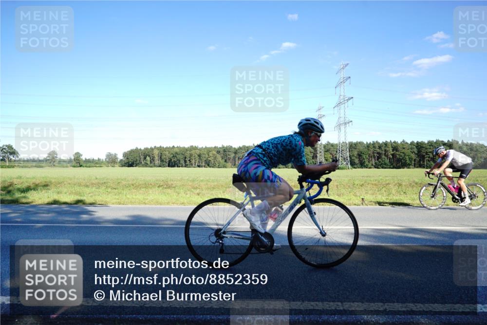 07.09.2025 - 19. Norderstedt Triathlon Michael Burmester http://msf.ph/oto/8852359 07.09.2025 15:51:46 Radfahren 550, 1077, 1413, 1432, 1595 meine-sportfotos.de