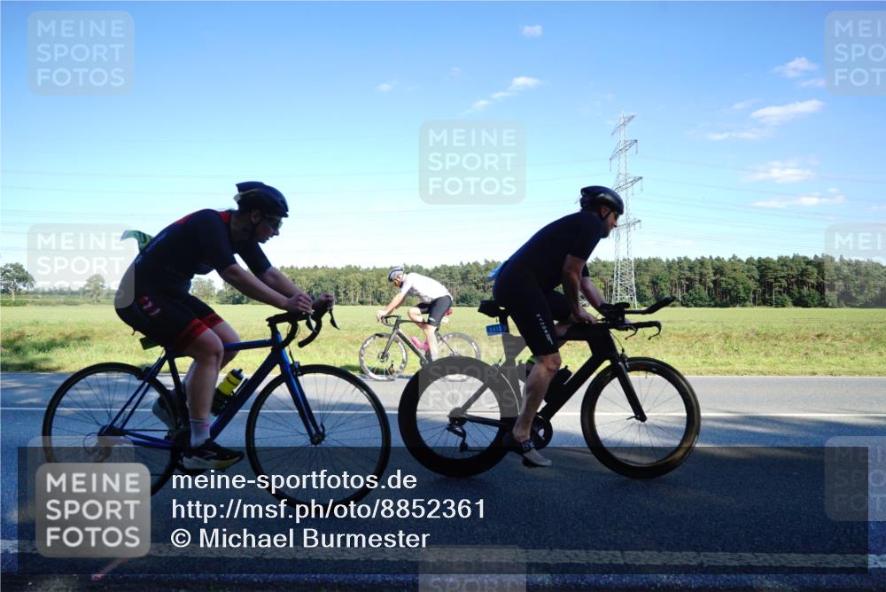 07.09.2025 - 19. Norderstedt Triathlon Michael Burmester http://msf.ph/oto/8852361 07.09.2025 15:51:47 Radfahren 1077, 1413, 1432, 1595 meine-sportfotos.de